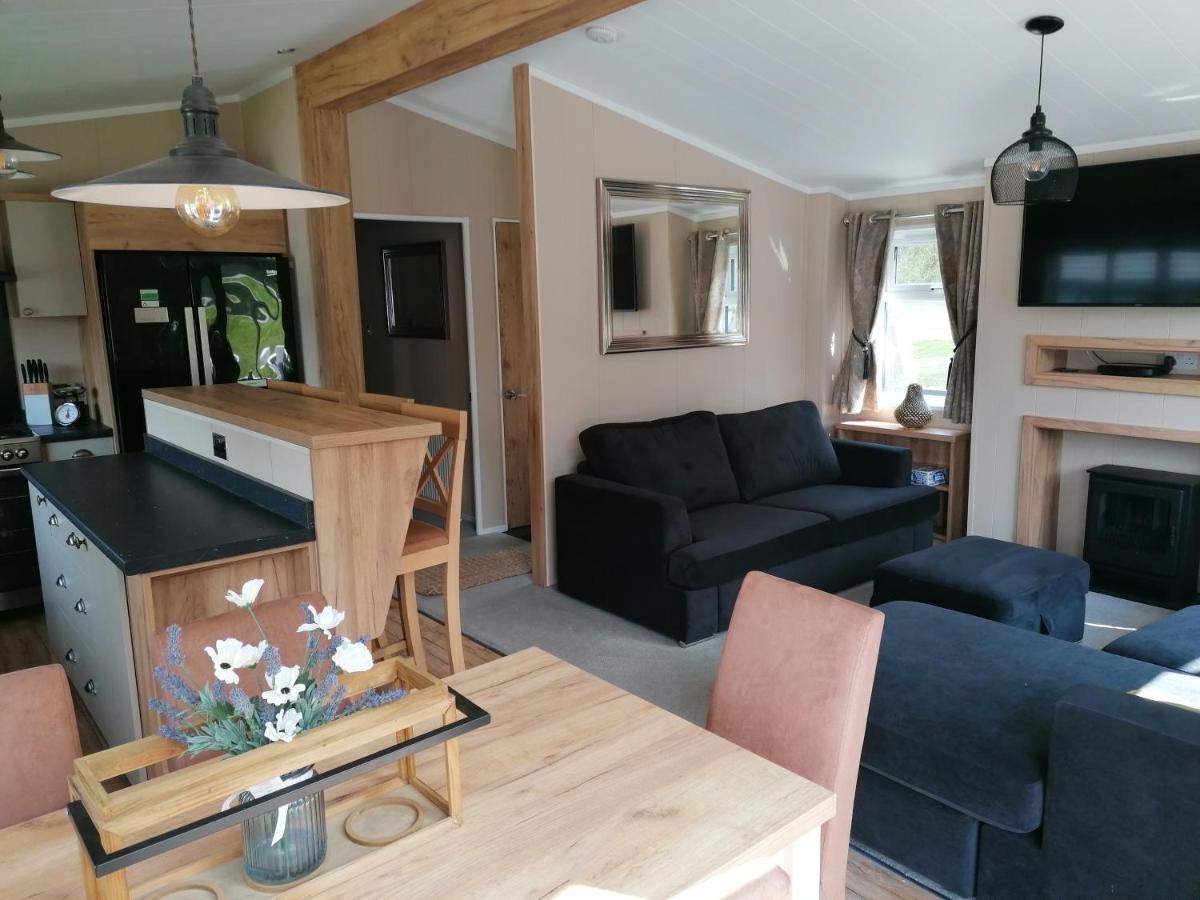 Luxury Lodge On Edge Of New Forest And 800M From Sea Entertainment And Leisure Passes Included Milford on Sea Exterior foto