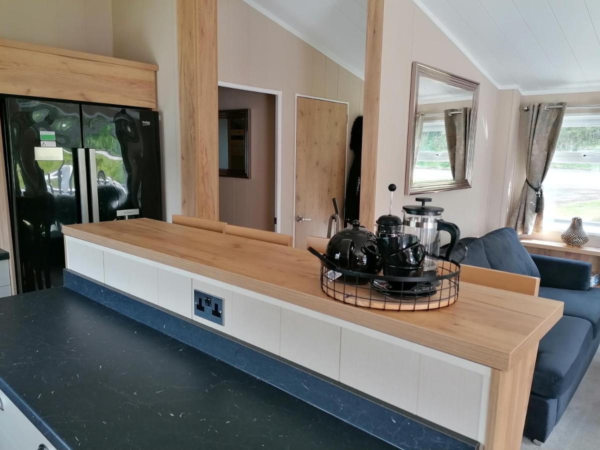 Luxury Lodge On Edge Of New Forest And 800M From Sea Entertainment And Leisure Passes Included Milford on Sea Exterior foto