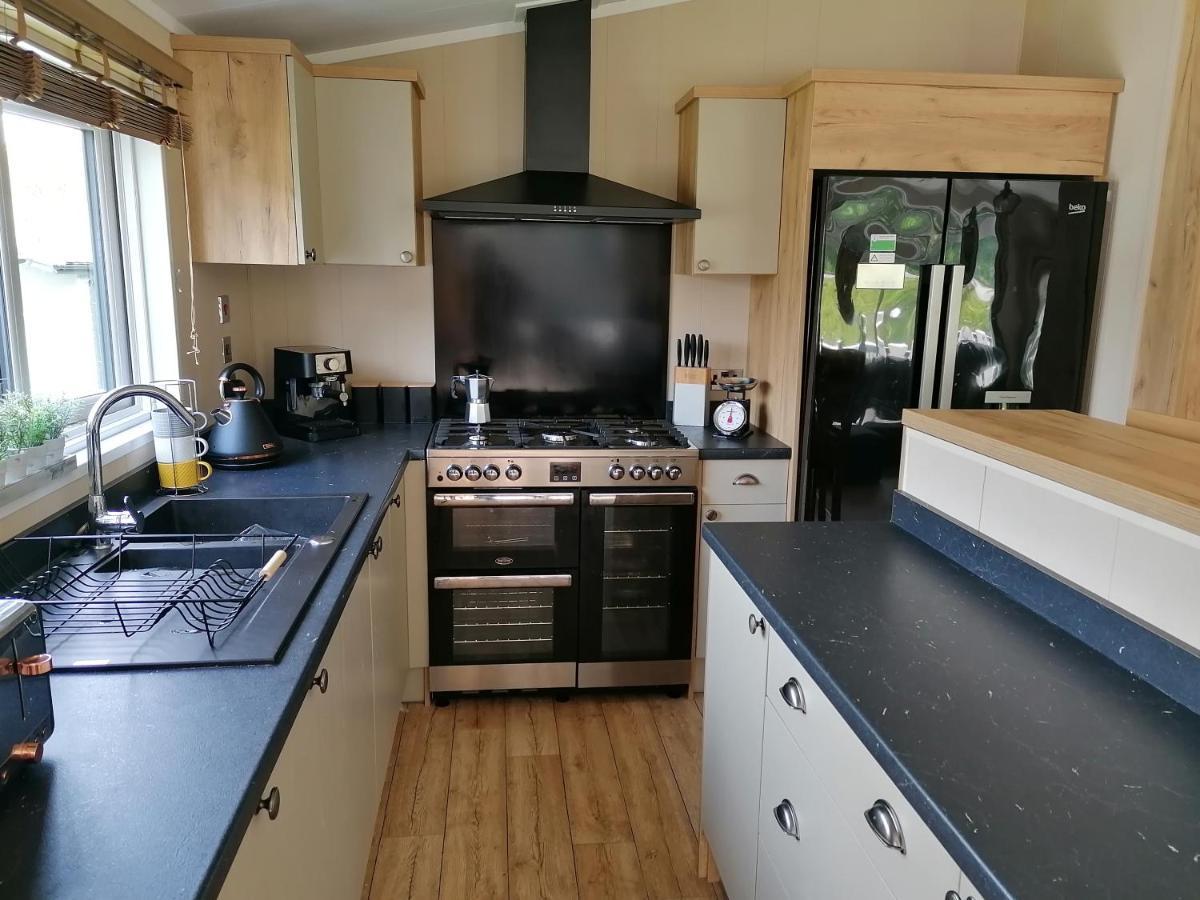 Luxury Lodge On Edge Of New Forest And 800M From Sea Entertainment And Leisure Passes Included Milford on Sea Exterior foto