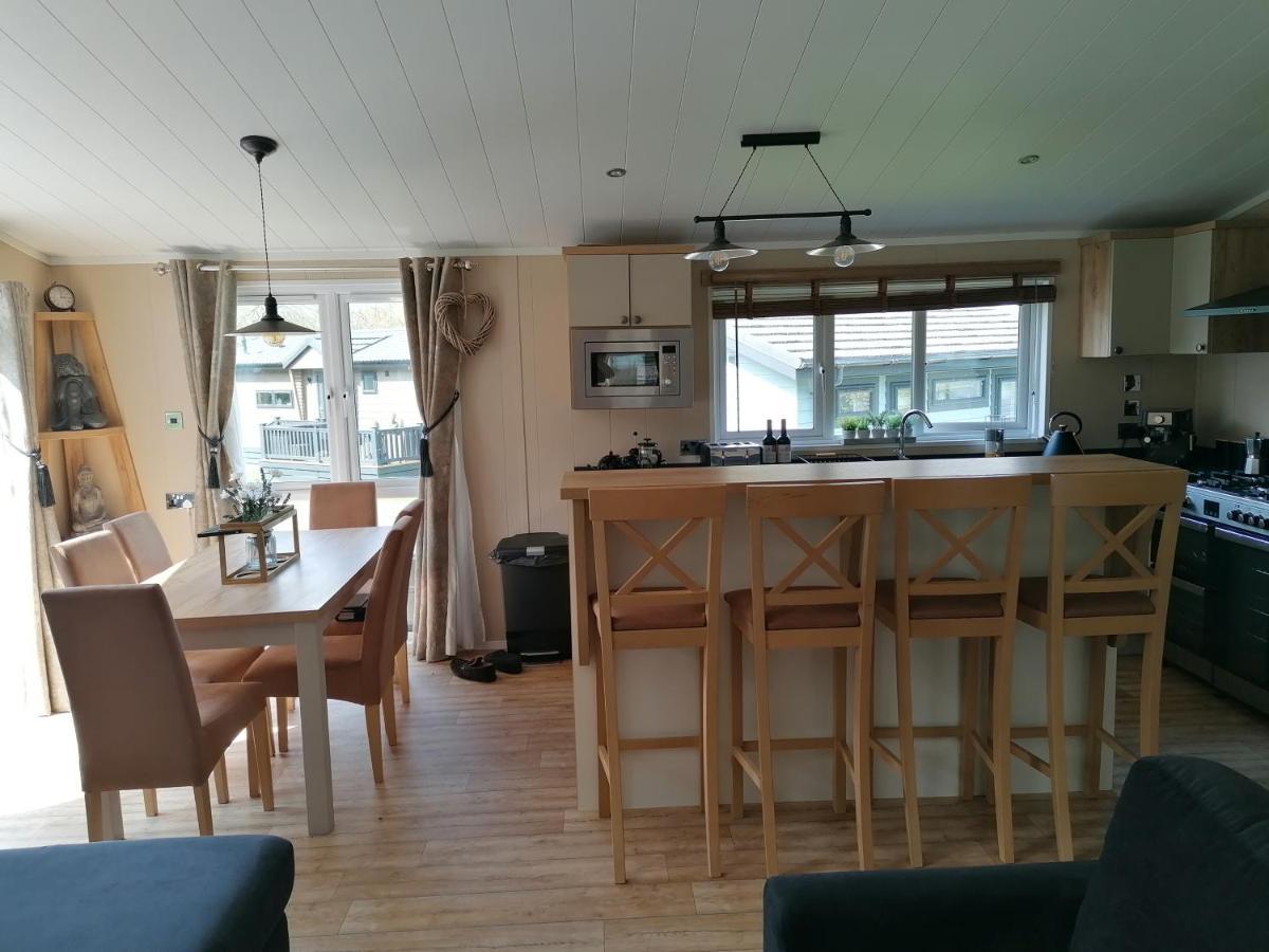 Luxury Lodge On Edge Of New Forest And 800M From Sea Entertainment And Leisure Passes Included Milford on Sea Exterior foto