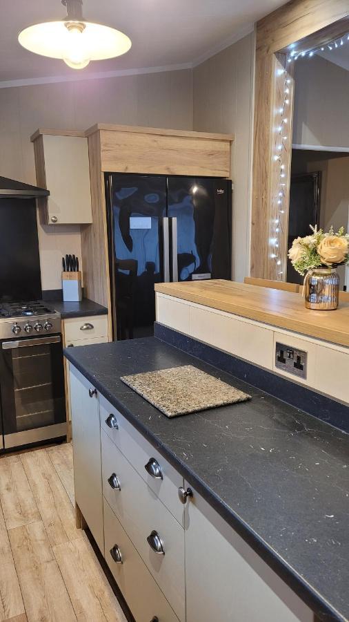 Luxury Lodge On Edge Of New Forest And 800M From Sea Entertainment And Leisure Passes Included Milford on Sea Exterior foto
