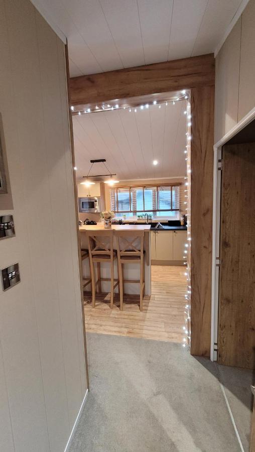 Luxury Lodge On Edge Of New Forest And 800M From Sea Entertainment And Leisure Passes Included Milford on Sea Exterior foto