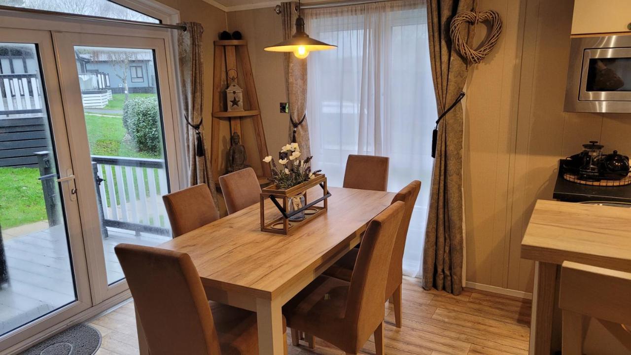Luxury Lodge On Edge Of New Forest And 800M From Sea Entertainment And Leisure Passes Included Milford on Sea Exterior foto